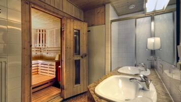 Apartment | Bathroom | Shower, hair dryer, towels