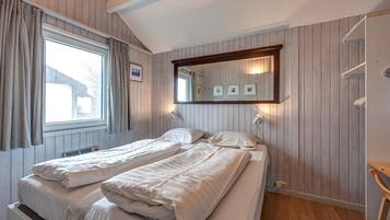 2 bedrooms, individually decorated, individually furnished, bed sheets