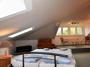 House | Dining - Expansive Holiday Home in Mecklenburg near Baltic Sea (Walkendorf)