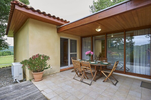 House | Garden - Cozy Family Getaway Home (Quillan)