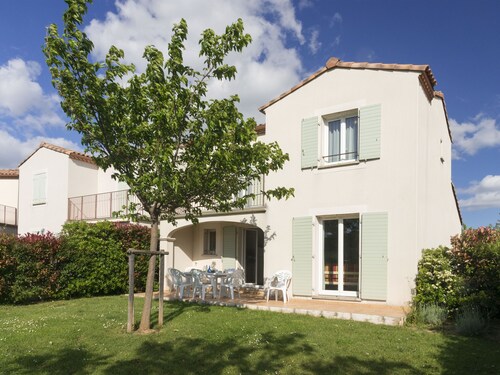 Attached House With Terrace or Loggia Located in Languedoc