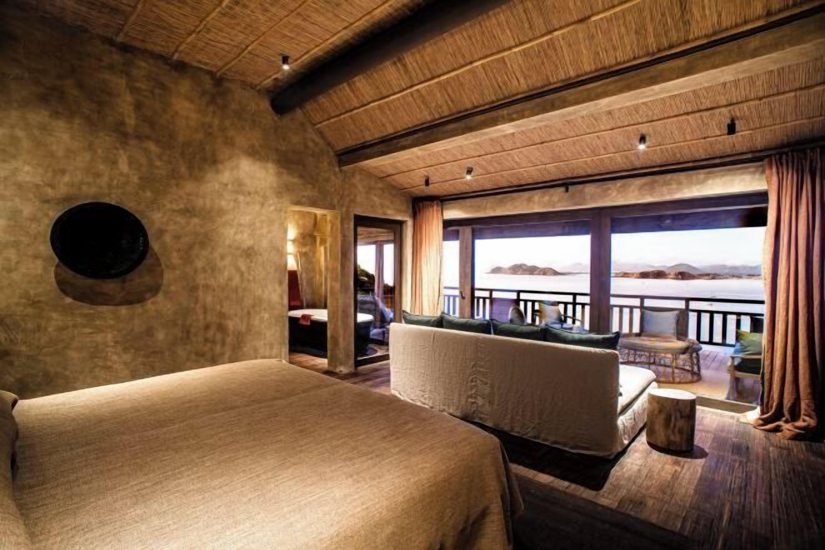 Artículos del minibar gratis y caja de seguridad en la habitación 