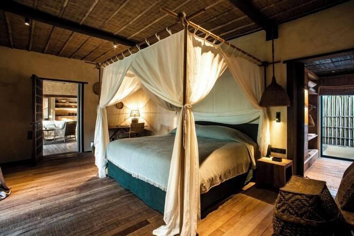 Artículos del minibar gratis y caja de seguridad en la habitación