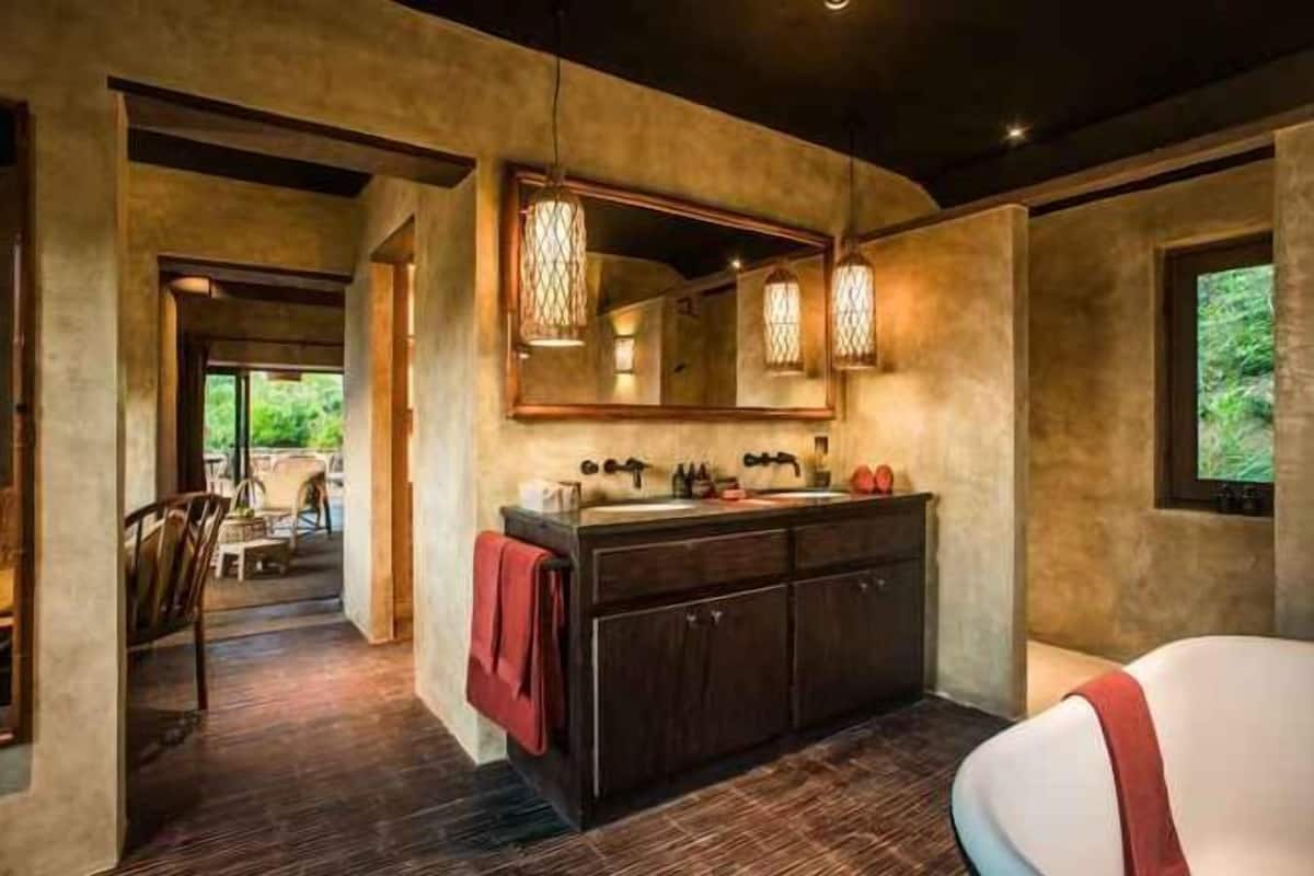 Bathroom | Separate tub and shower, rainfall showerhead, free toiletries