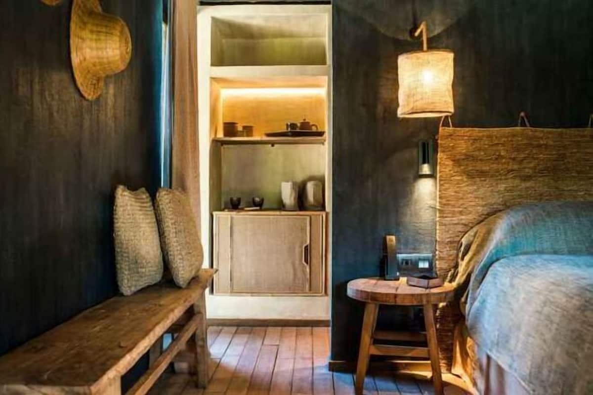 Minibar (mit einigen kostenlosen Artikeln), Zimmersafe