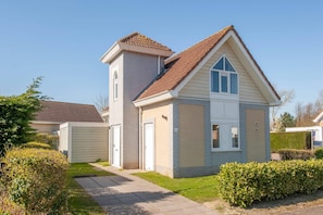 Villa | Exterior - Well Furnished Villa With Garden Near the Beach (Kamperland)