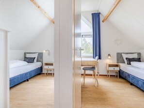 3 bedrooms, individually furnished - Well Furnished Villa With Garden Near the Beach (Kamperland)