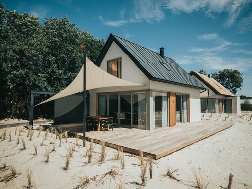 Luxurious Holiday Home With a Fire Place 800m From the Beach