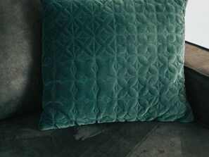 3 Schlafzimmer, individuell eingerichtet, Babybetten, Bettwäsche