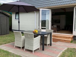 Balcony - Nice Chalet with Microwave near Wadden Sea (Tzummarum)