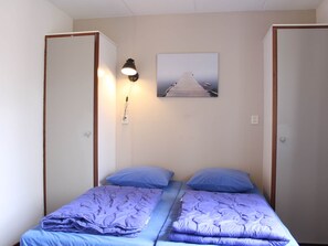 3 bedrooms, individually furnished - Tidy Bungalow With Garden Located in Natural Area (Vledder)