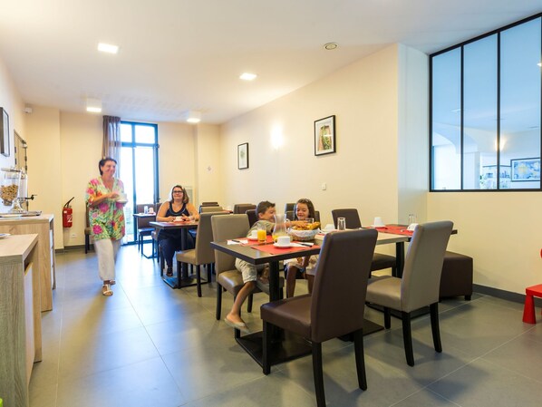 Dining - Apartment on Cote D'amour Near La Baule Beach (Pornichet)