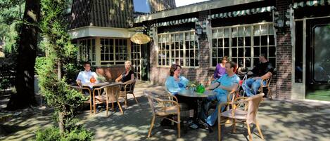 House | Outdoor dining