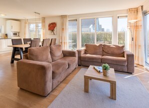 Villa | Living area - Charming Villa by the Water (Gasselternijveen)
