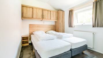 Chalet | 2 bedrooms, individually furnished, bed sheets
