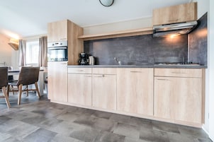 Chalet | Private kitchen | Microwave, oven, coffee/tea maker