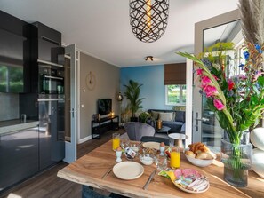 Apartment | Dining - Modern Apartment, Dishwasher, in Noordwijk Near the Sea (Noordwijk)