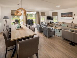 House | Living room - Luxurious Holidayhome With Whirlpool and Sunshower in Nature (Hooghalen)