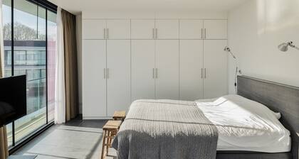 Villa by Lake Veere With Stunning Water Views