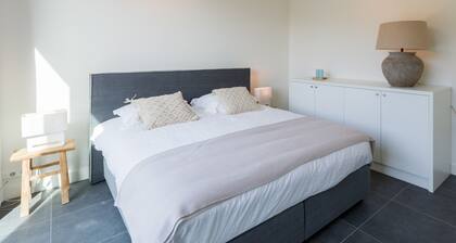 Villa by Lake Veere With Stunning Water Views