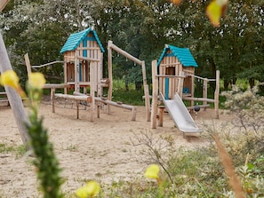 Villa | Property amenity - Restyled Holiday Home with Fireplace near Beach (The Hague)