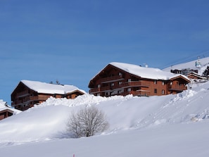 Exterior - Comfortably Furnished Apartment at an Altitude of 1900 m (Les Belleville)