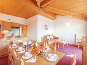 Dining - Comfortably Furnished Apartment at an Altitude of 1900 m (Les Belleville)
