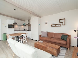 Living room - Beautiful Lodge With two Bathrooms, Near the Beach (Hollum)