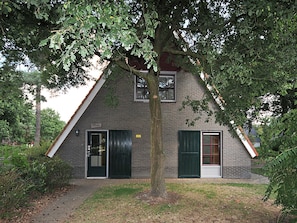 Exterior - Detached Holiday Home with Steam Shower near Vrachelse Heide (Oosterhout)