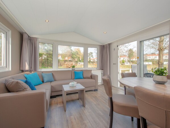 Chalet | Living area - Chalet in Arcen With Private Terrace (Arcen)