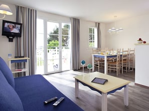 Living room - Modern Apartment Near the Beginning of Golfde de Morbihan (Arzon)
