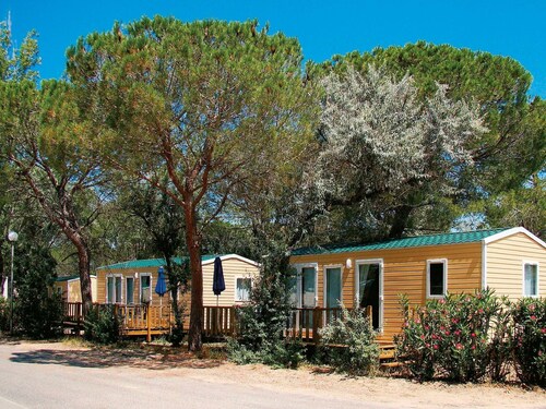 Cozy Mobile Home in the Quaint, Green Camargue Surroundings