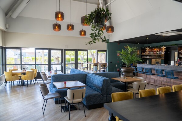 House | Dining - Restyled Bungalow With 2 Bathrooms, Near the Beach (Noordwelle)