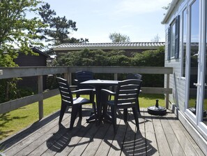 Balcony - Comfortable, Carefully Furnished Chalet, Near the Wadden Sea (Hippolytushoef)