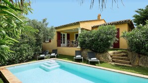 Unclassified image, 3 of 8, button - Detached Villa With a Dishwasher and AC, in a Quiet Area (Sainte-Maxime)
