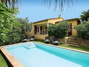 Exterior - Detached Villa With a Dishwasher and AC, in a Quiet Area (Sainte-Maxime)