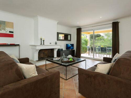 Detached Villa With a Dishwasher and AC, in a Quiet Area