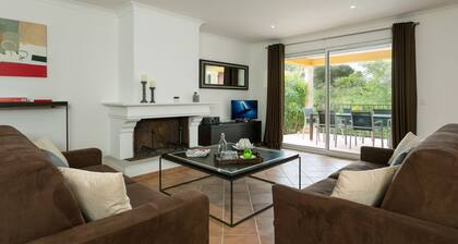 Detached Villa With a Dishwasher and AC, in a Quiet Area