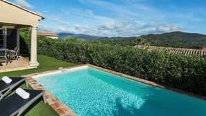 Unclassified image, 2 of 8, button - Detached Villa With a Dishwasher and AC, in a Quiet Area (Sainte-Maxime)