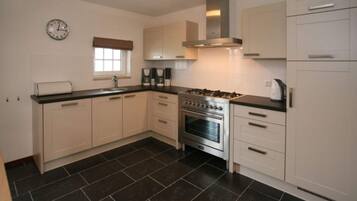 Oven, coffee/tea maker, cookware/dishes/utensils