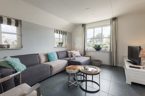 Villa | Living room - Giethoorn Villa With Modern Touch (Wanneperveen)