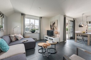 Villa | Living room - Giethoorn Villa With Modern Touch (Wanneperveen)