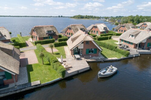 Giethoorn Villa With Modern Touch
