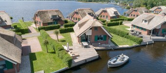 Giethoorn Villa With Modern Touch