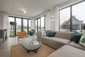Villa | Living room - Luxury Villa on Waterfront (Ossenzijl)
