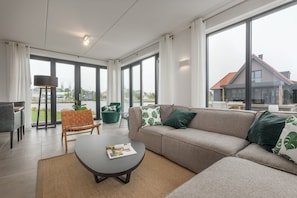 Villa | Living room - Luxury Villa on Waterfront (Ossenzijl)