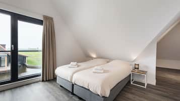 4 bedrooms, individually furnished, bed sheets