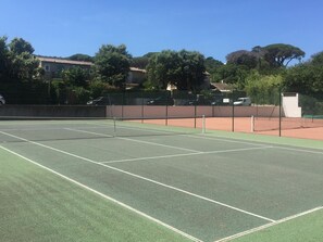 Sport court - Well-kept Apartment With Dishwasher, 1 km. From the Beach (Gassin)