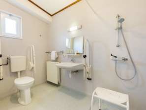 Chalet | Badkamer | Een douche