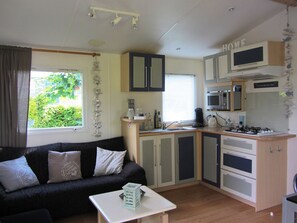 Fridge, microwave - Tidy Chalet with Microwave near Wadden Sea (Tzummarum)